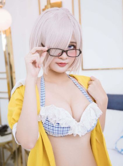 欧美平胸av迅雷_BD英语高清免费观看