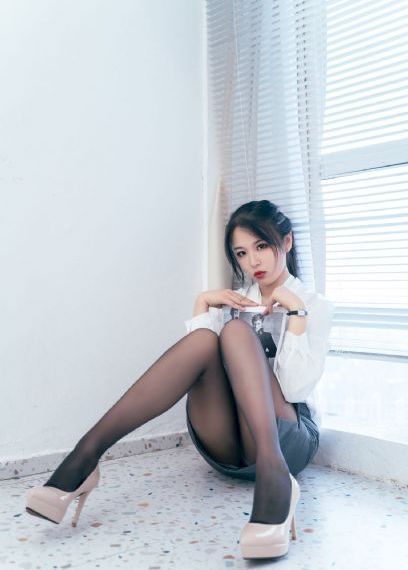 欧美头像女生简约时尚_HD在线播放